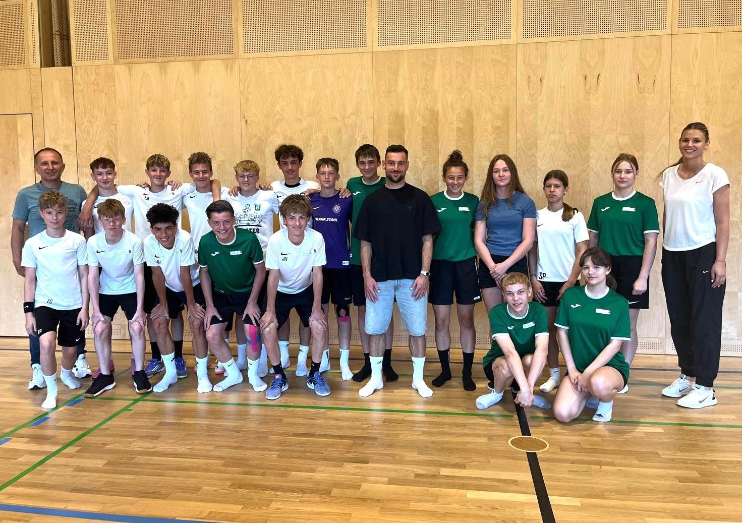 Besuch Fußballprofi - Copyright SMS Gars